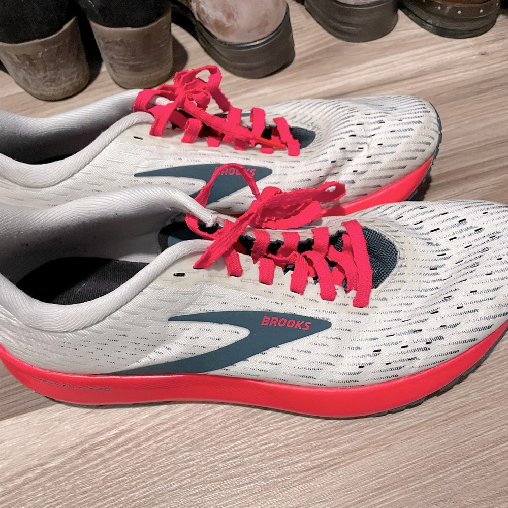 Brooks tennis shoes